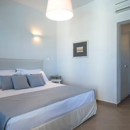 Paros Sleeps 6 Air Con Wifi T478602 Villa